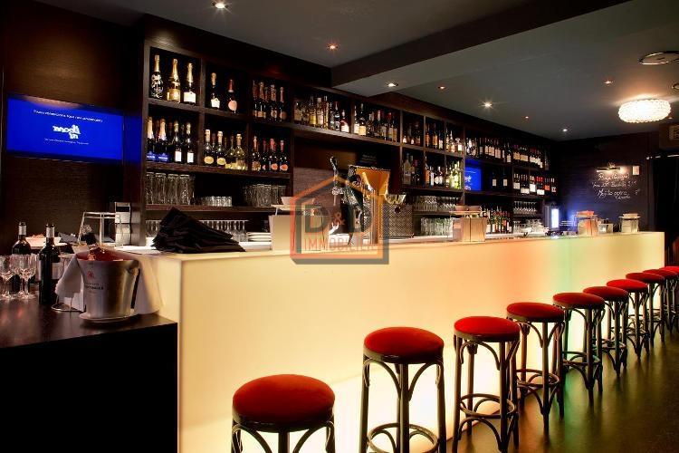 Bureau à Luxembourg-Clausen, 250 m², 2 salles de bain, 325 693 €